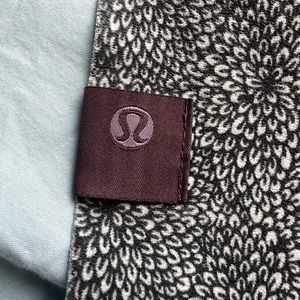 Lululemon yoga towel full size